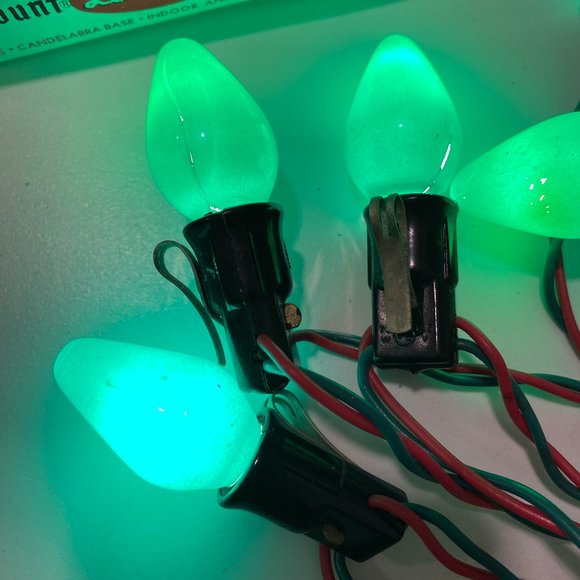 Paramount Lustre Glo Replacement Christmas Light Bulbs C 7 1/2" - Picture 3 of 6